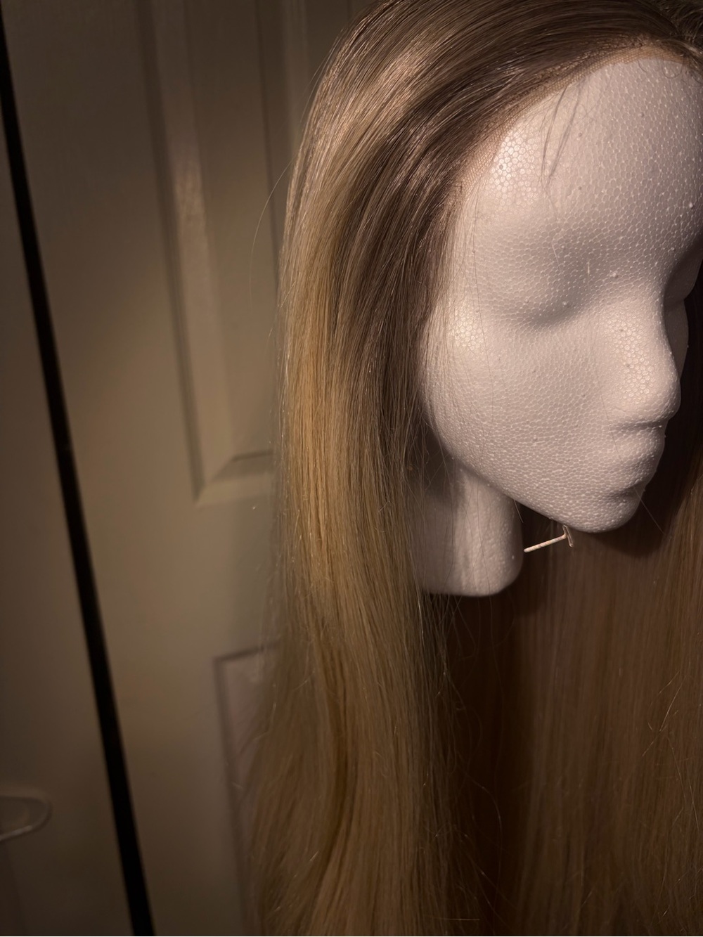 Blonde Long Straight Lace Front Wig - Natural Ash Blonde ombré - Picture 4 of 4